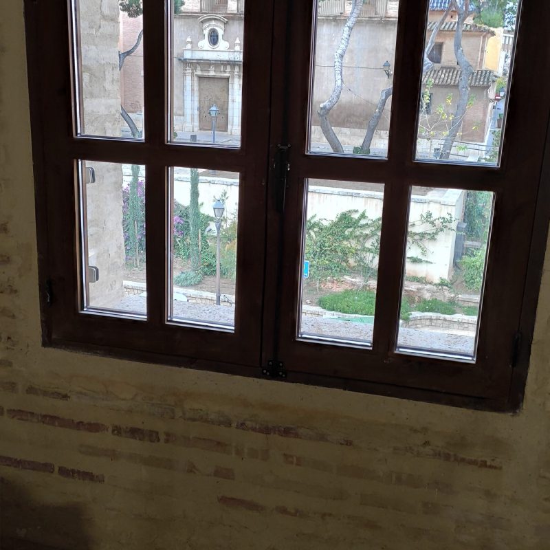Ventana de madera a medida