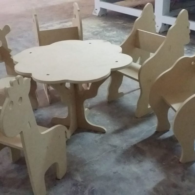 asientos y mesa madera cnc corte