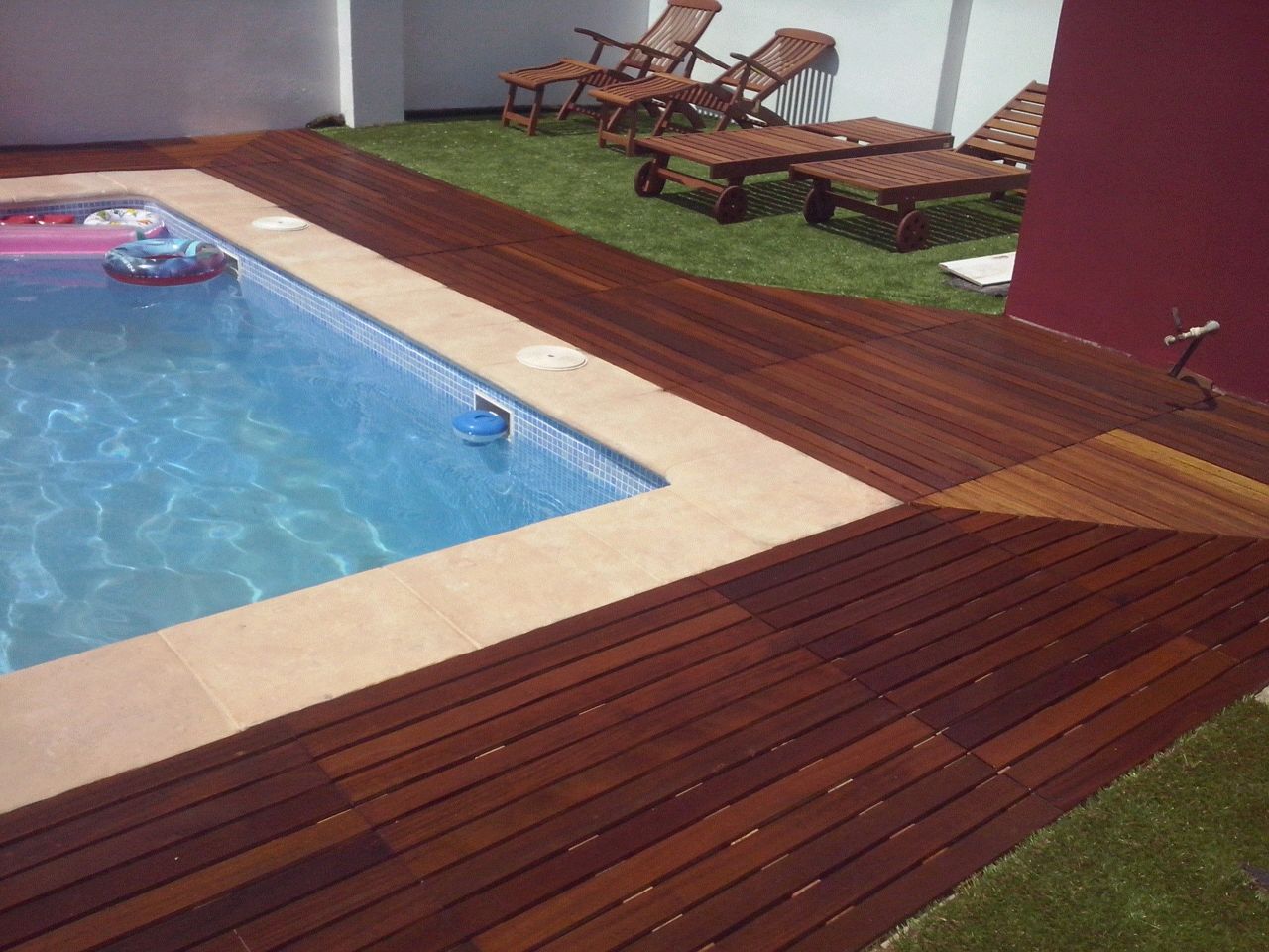 Suelos de madera para terrazas y piscinas